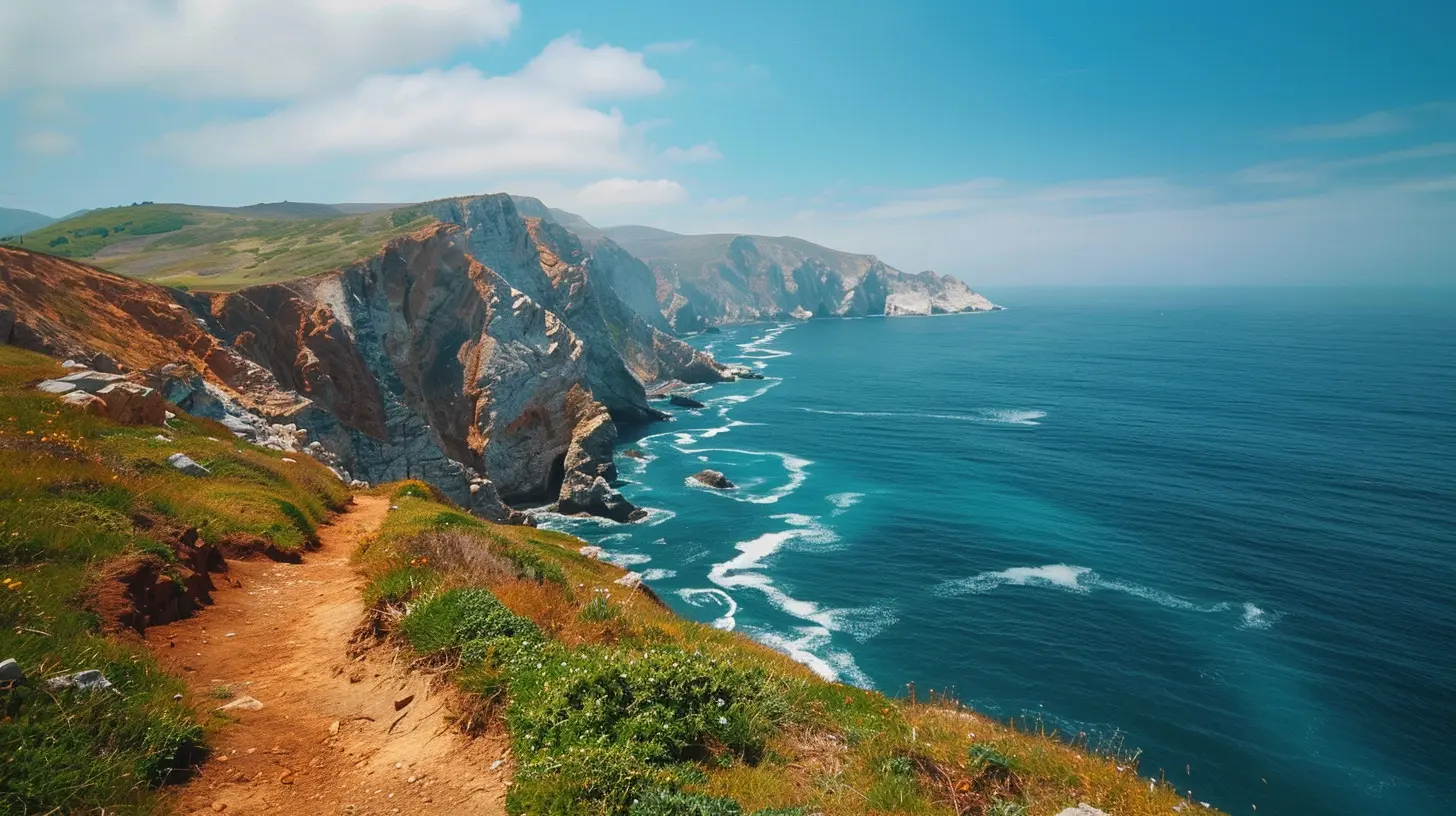 Coastal Cliffs and Ocean Breezes: Recommended Seaside Hikes