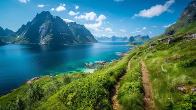 Top Hiking Trails for Experiencing the Northern Lights